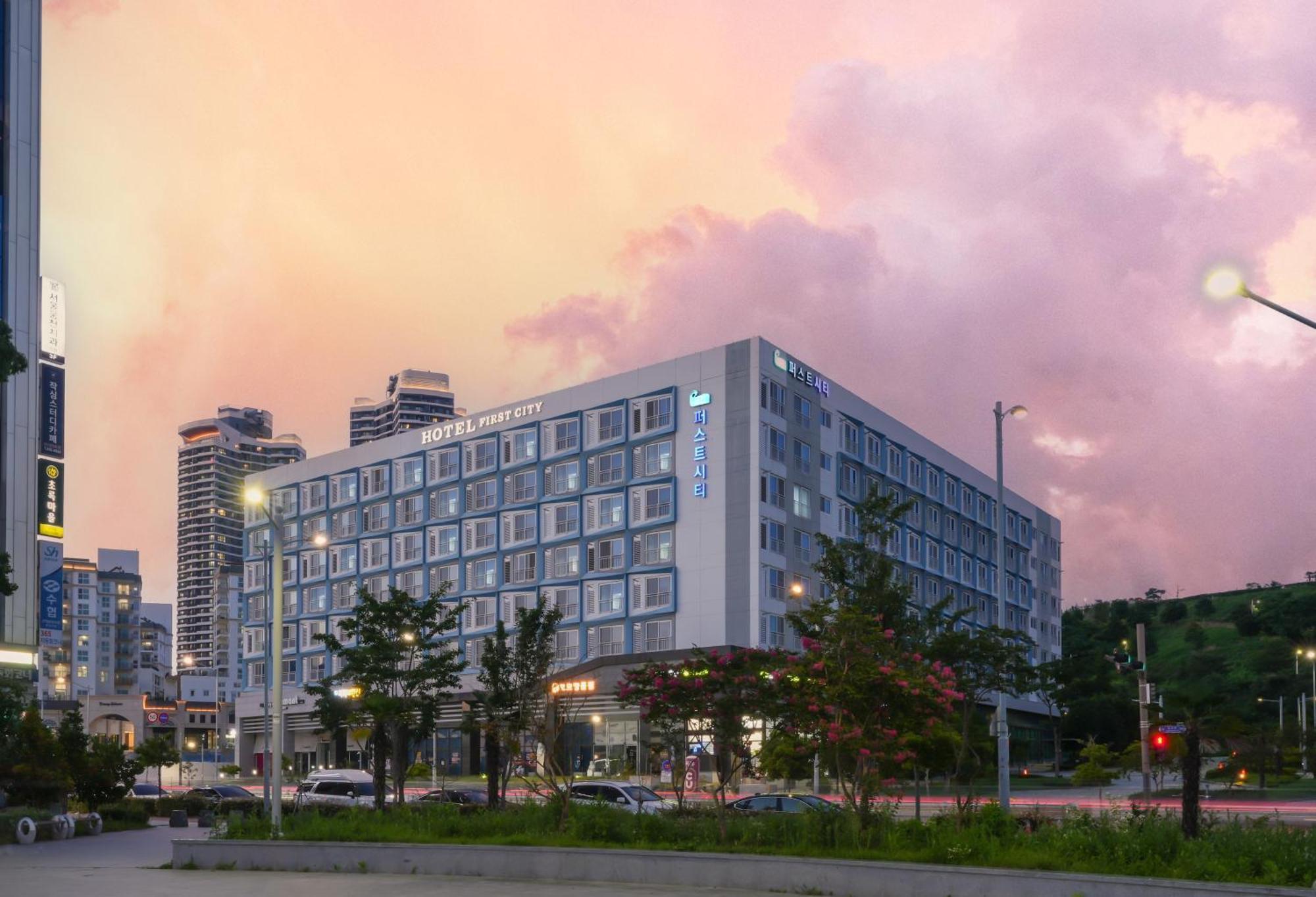 Yeosu Hotel First City المظهر الخارجي الصورة