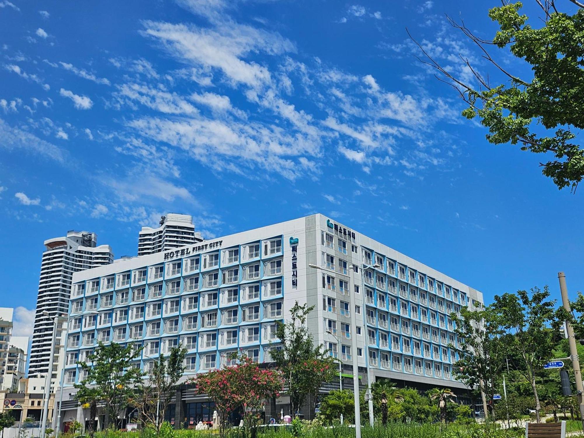 Yeosu Hotel First City المظهر الخارجي الصورة